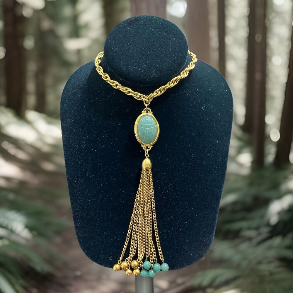 VTG Egyptian Revival Jade Scarab Carved Stone Gold Tone Pendant Necklace 34in